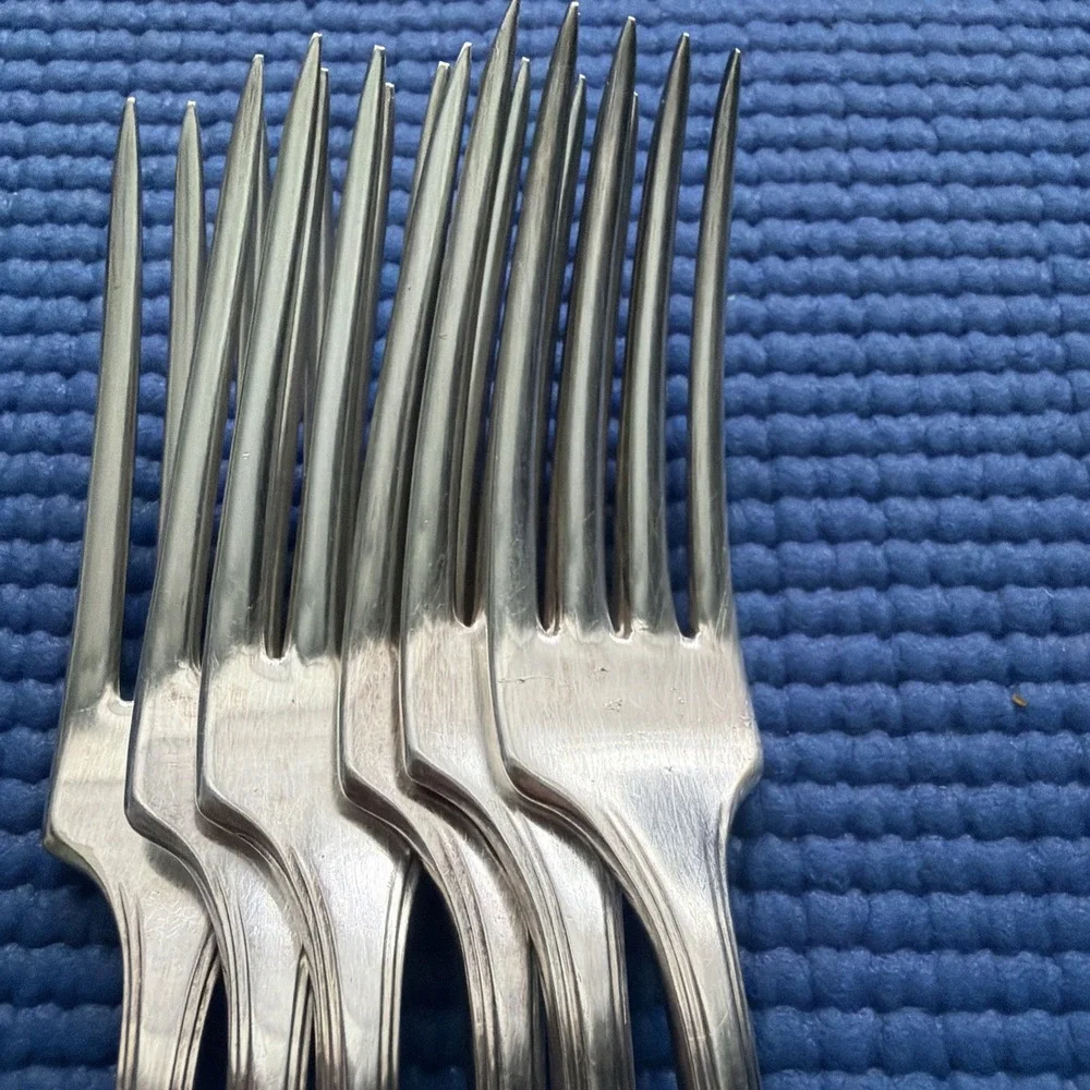 1881 Rogers Stainless flatware 6 Dinner FORKS, 7